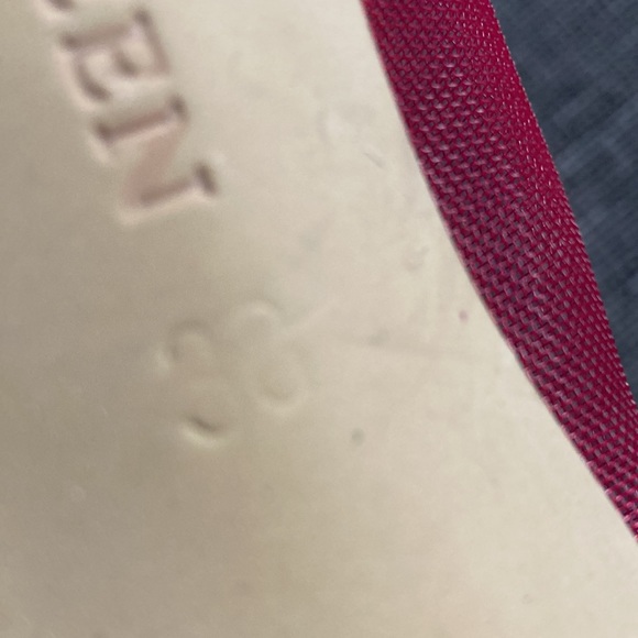 Alexander McQueen Pink orchid suede scalloped mesh heels 38 8 - Picture 8 of 9